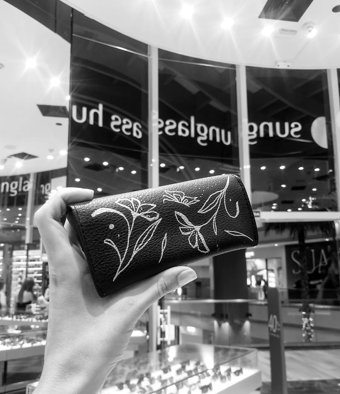 Estojo de óculos personalizado com flores pintadas à mão