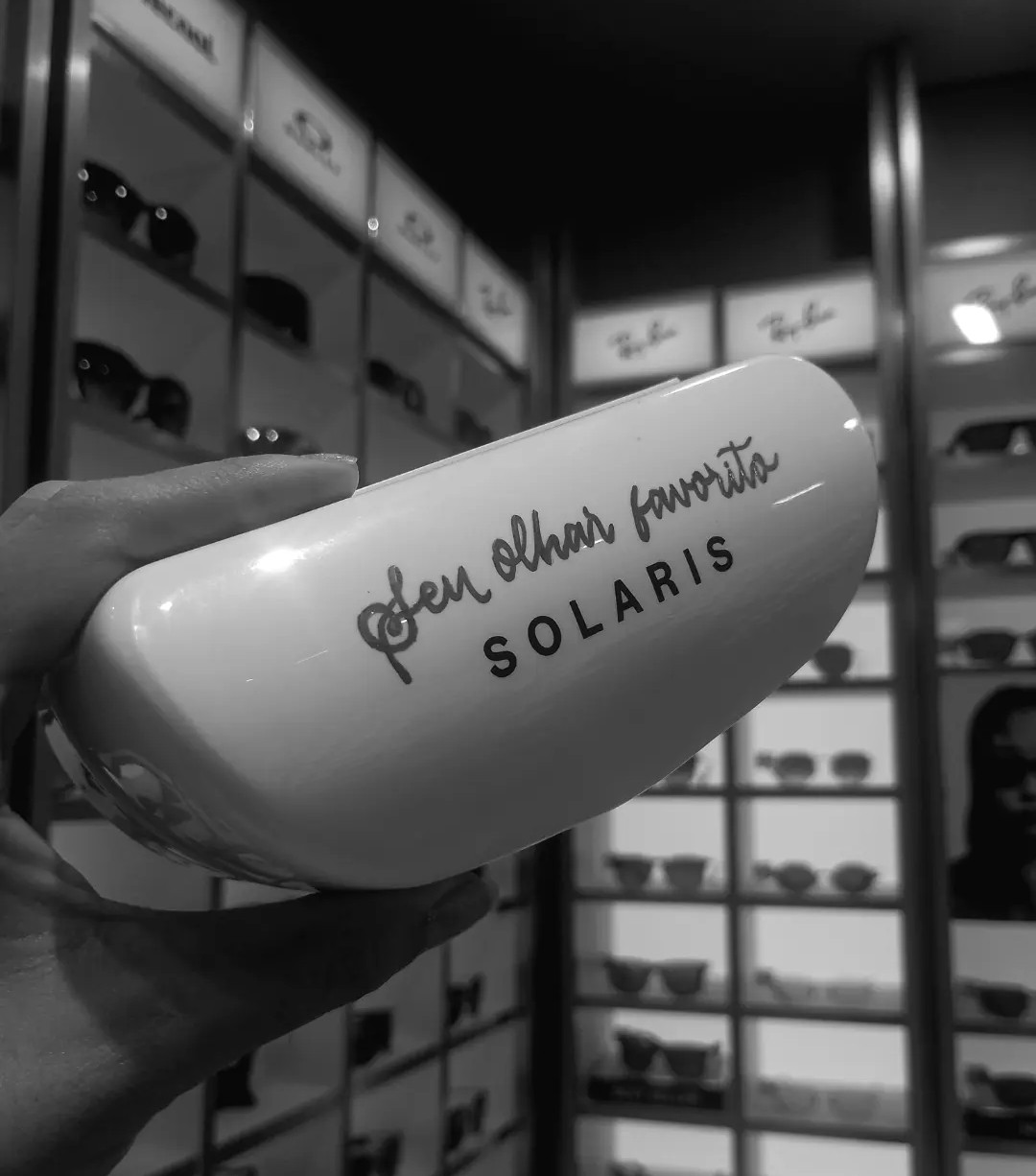 Estojo Solaris personalizado com lettering Seu olhar favorito